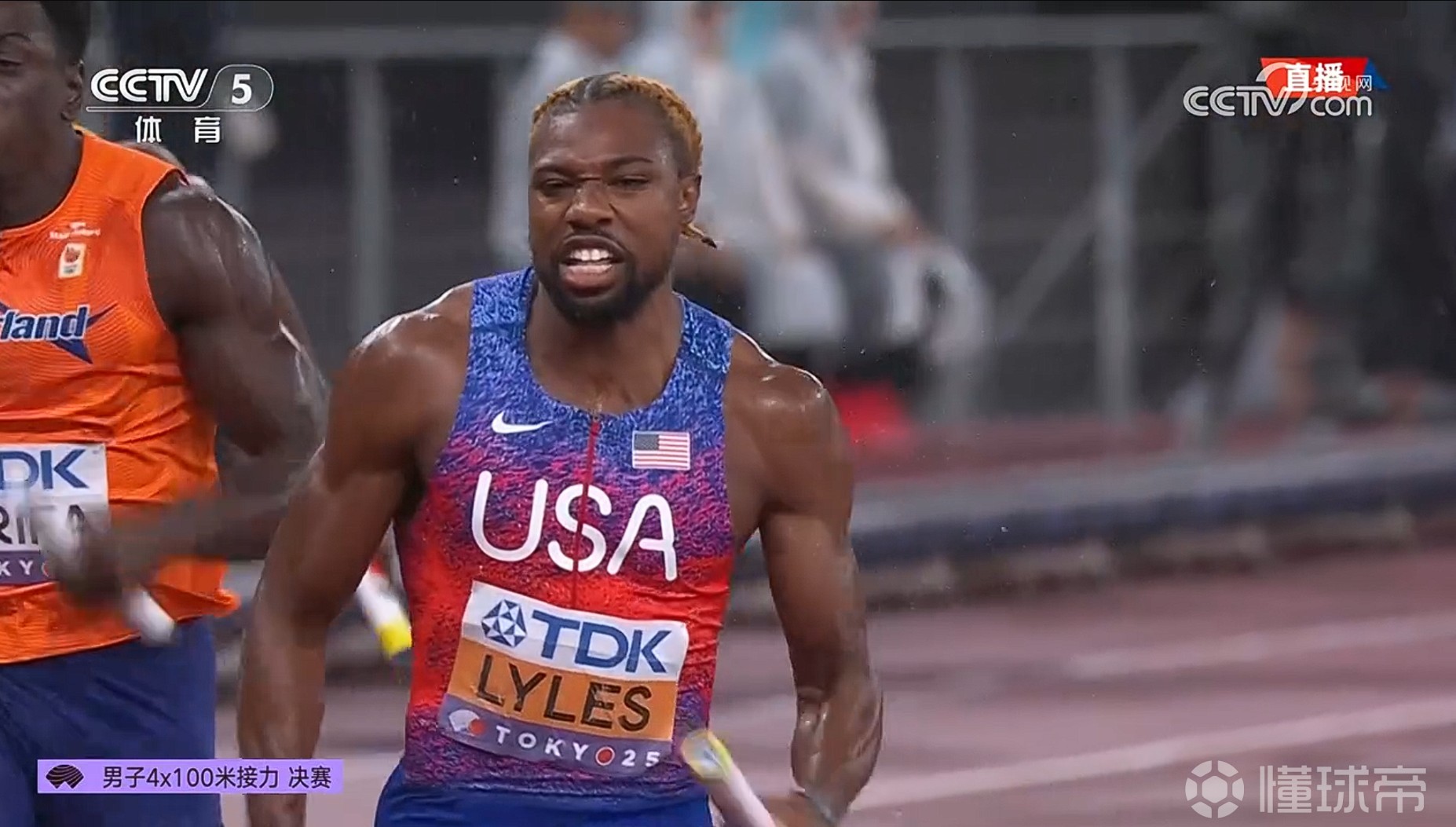 美国代表队员抢眼表现夺得银牌