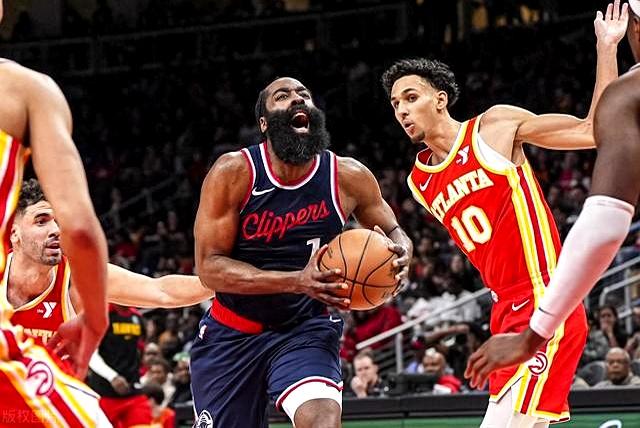 火箭大胜湖人,继续领跑西部 火箭大胜湖人,继续领跑西部