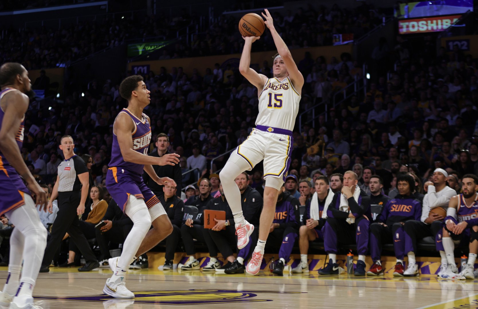 湖人开始战术调整，备战季后赛的简单介绍