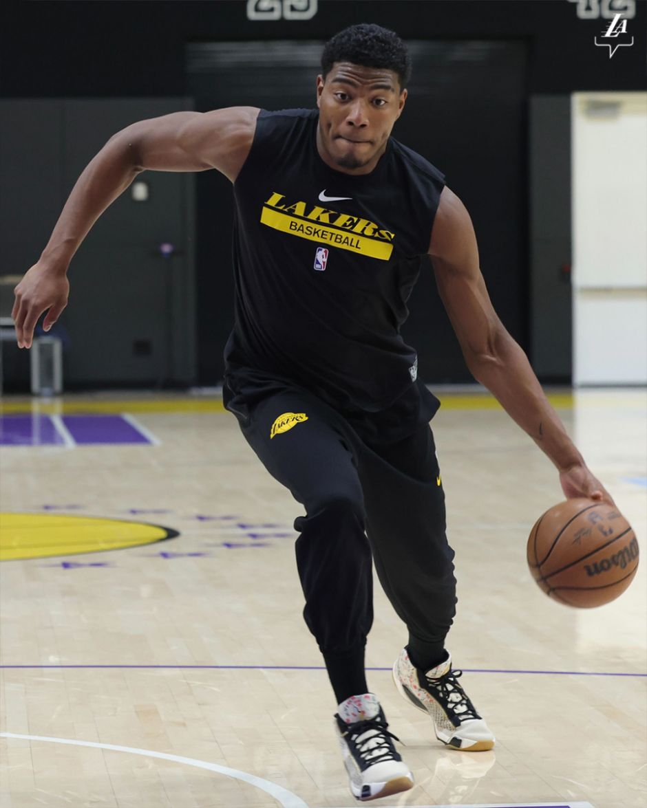 湖人开始战术调整，备战季后赛的简单介绍