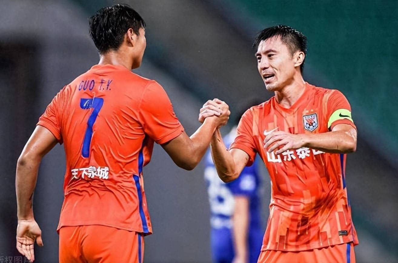 鲁能后卫关键失误，导致球队遭遇惨败的简单介绍