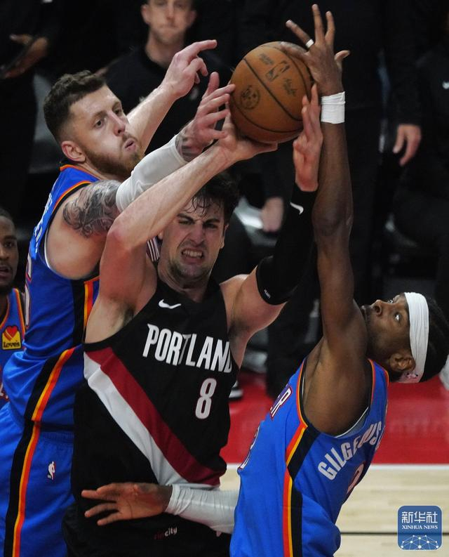 关于雷霆再度击败开拓者，鲨人带眼罩狂砍分的信息