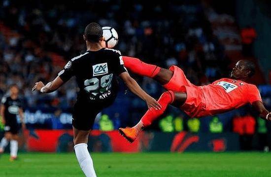 昂热客场不敌南特，遭遇挫折的简单介绍