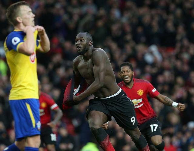 包含曼联客场小胜南安普顿，稳居积分榜前列的词条